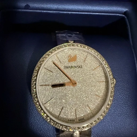 Swarovski Cosmopolitan Crystal watch - Picture 4 of 10